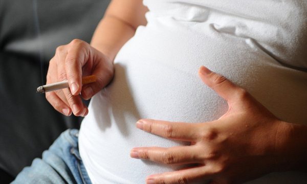 How smoking affects fertility in men and women